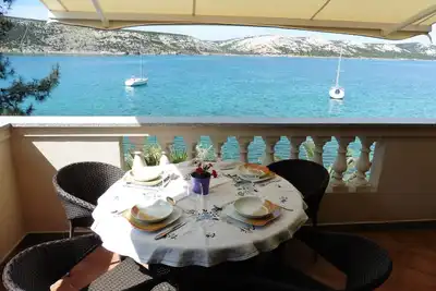Image de plage appartement de vacances en famille dans la première rangée de la mer (C6)