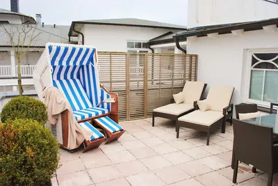 Image de Nouveau! Penthouse de luxe dans un emplacement 1a avec sauna et terrasse sur le toit, chaise de plage sur la plage