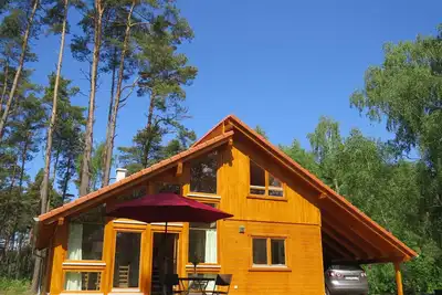 Image de Votre maison au bord du lac avec cheminée, sauna et espace baignade à proximité!