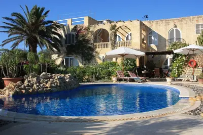 Gozo Ferme avec piscine, grand jardin et vue sur la mer