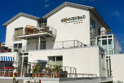 App. 02 \/ Ce - Appartement n ° 02 au bain de soleil