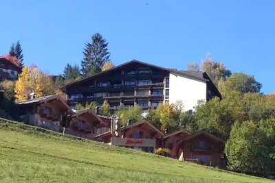 Image de Immeuble Hintermoos, familial et convivial, accès direct au domaine skiable
