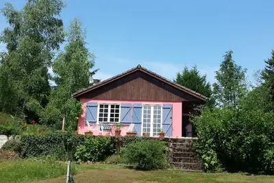 Image de Haus am See, dans un quartier calme dans un grand parc. Animaux acceptés.