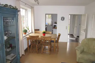 Image de Confortable maison de vacances avec terrasse, 5-6 personnes, à 5 minutes du centre ville \/ ville portuaire