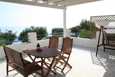 Image de Romantic house above the sea with charming view