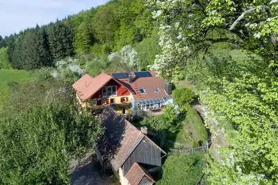 Image de Maison de vacances moderne de 220 m², terrasse, jardin, sauna, cheminée
