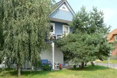 Image de Appartement familial dans une nouvelle maison dans la Baltique typique (bleu / blanc) St