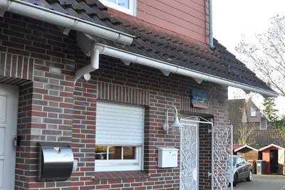 Image de Maison mitoyenne familiale nouvellement meublée avec une terrasse centrale orientée sud, WiFi