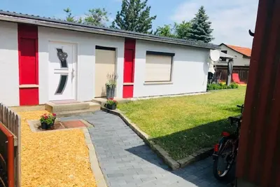 Image de Bungalow moderne près de la forêt