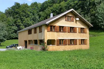 Confort en Wälderhaus récemment rénovées donnant sur la Kanisfluh