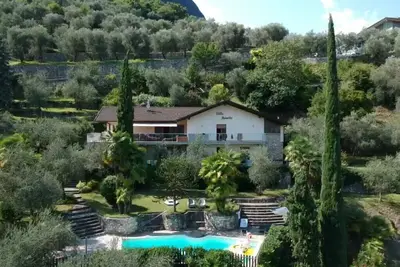 Grande maison de vacances indépendante avec vue sur le lac de Garde