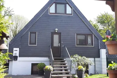 Image de Grande maison Nurda directement sur le Wittensee avec cheminée et propre. canot à rames
