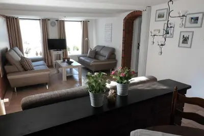 Image de Complète rez-de-chaussée de la maison pour deux familles dans les plaintes récentes station balnéaire Altefähr