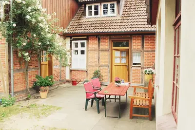 Image de Appartement au centre, rez-de-chaussée, familial, grand jardin.