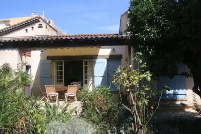 Image de Charmante petite villa en bord de mer avec jardin, à 250 m de la plage de sable \/ 5 minutes à pied