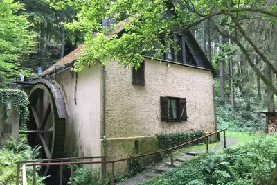 Image de Ancien moulin fermier avec roue à aube, transformé en maison de vacances