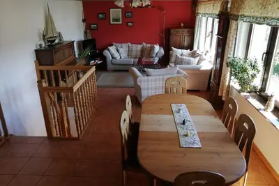 Image de grand appartement ensoleillé sur 2 étages pour 2-5 personnes central mais calme