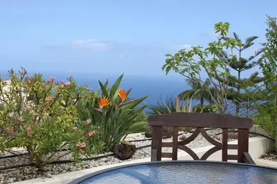 Image de Vue sur la mer, la tranquillité, la nature et les avantages d'un hôtel 4 étoiles à long terme