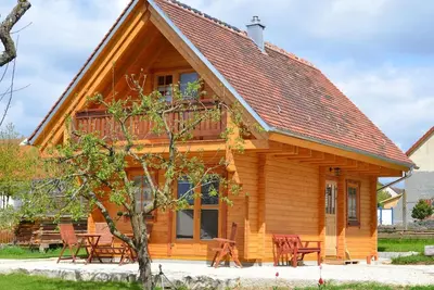 Image de Cabane en rondins dans le parc naturel AltmĂĽhltal - verger