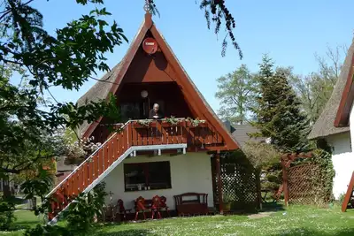 Image de Vous vivez dans un endroit calme sous un toit de chaume typique à Prerow