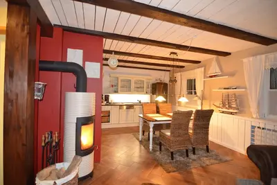 Image de Maison de vacances exclusive avec cheminée, grande terrasse et jardin + forfait buanderie gratuit