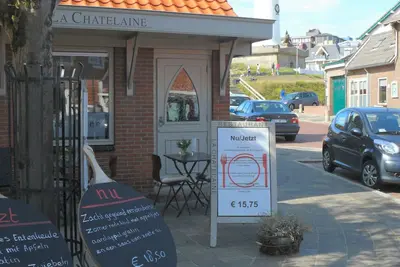 plage emplacement parfait magasins de la zone piétonne, des restaurants à proximité.