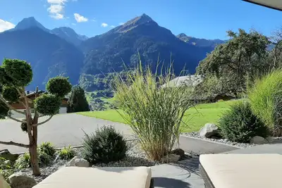 Image de Versant sud ensoleillé, central mais toujours calme avec une vue fantastique!