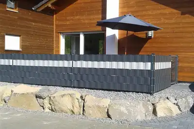 Image de Maison de vacances au bord du lac au rez-de-chaussée accessible aux personnes à mobilité réduite, animaux acceptés