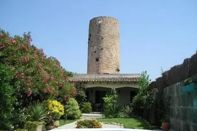 Image de Impressionnant moulin de Majorque développée avec piscine