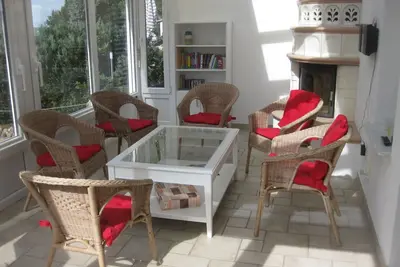 Image de neuf, moderne, 700 m de la plage de sable blanc, jardin d'hiver, endroit calme