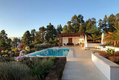Image de Magnifique propriété avec beaucoup de charme et de confort - piscine privée chauffée