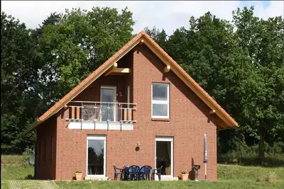 Image de Grande maison sur le lac de Cracovie incl. Bateau et jetée