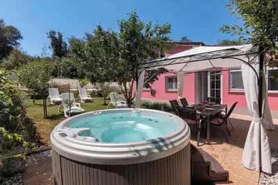 Image de Maison de vacances avec jacuzzi et air conditionné