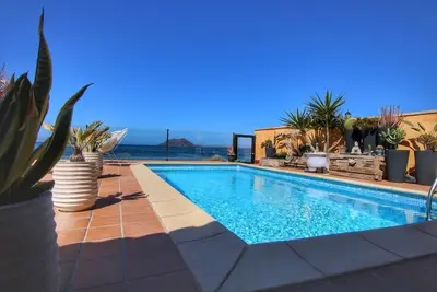 Image de Villa de luxe sur la plage avec piscine, jacuzzi, climatisation! Nouveau! !