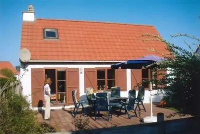 Image de Maison vacances chaleureuse proche de la plage, dans coin tranquille