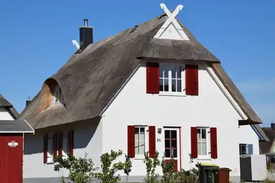 Image de Maison moderne et spacieuse avec 3 chambres et jardin, à seulement 500m de la plage!