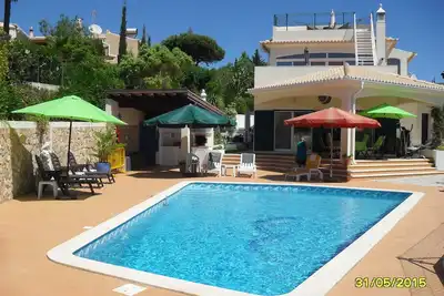 Image de Charmante villa avec piscine au bout d'un cul-de-sac avec vue sur l'Atlantique