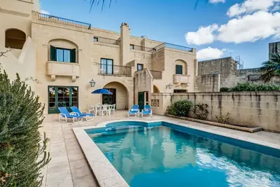 Image de Beautiful large Poolvilla with A\/C for max 8 pers, surrounded by large terrace