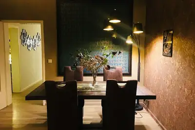 Image de Luxe et confortable avec vue sur la ville