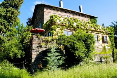 Image de appartement de vacances unique dans une villa historique de la Moselle sur la promenade de la Moselle