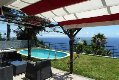 Image de Vue sur la mer sans bornes, une baie en face de Funchal