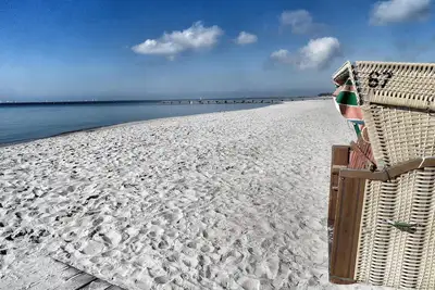 Image de \"Petite plage perle\", appartement sur la plage sud + chaise de plage + 2x vélos + WiFi