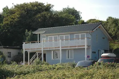 Image de Maison de plage en bord de mer dans la baie d'Eckernförde
