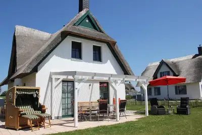 Image de Grande maison au toit de chaume à Zierow près de la ville hanséatique de Wismar