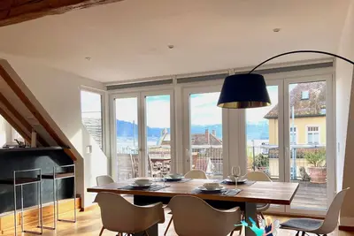Image de Duplex dans la vieille maison sur l'île avec deux terrasses sur le toit et une vue spectaculaire sur le lac