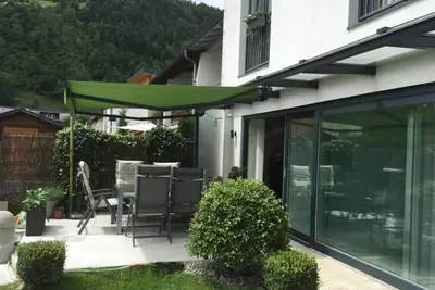 Image de Romance & Spirit dans les Alpes, une grande lune de miel maison de destination Lara Marie