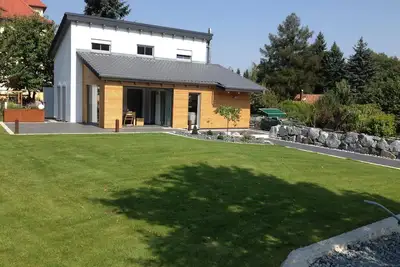 Image de Maison de vacances pouvant accueillir jusqu'Ă 6 personnes avec un grand jardin, 3 chambres et 2 salles de bains <br>