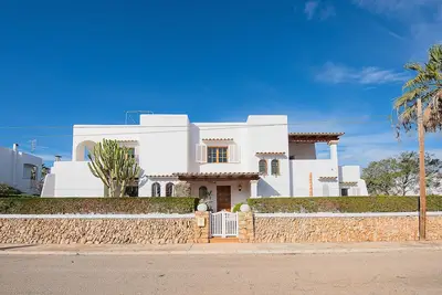 Image de Villa de 3 chambres, près de la plage