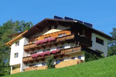 Image de Appartement confortable avec une vue fantastique sur les montagnes de Zillertal