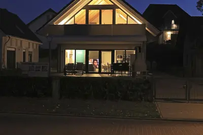 Image de Maison de plage sur le lac, l'escrime, à 30 mètres du lac, avec un jacuzzi extérieur et sauna
